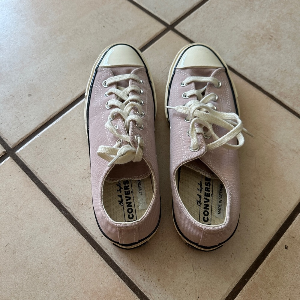 Converse Women's Light Pink Sneakers